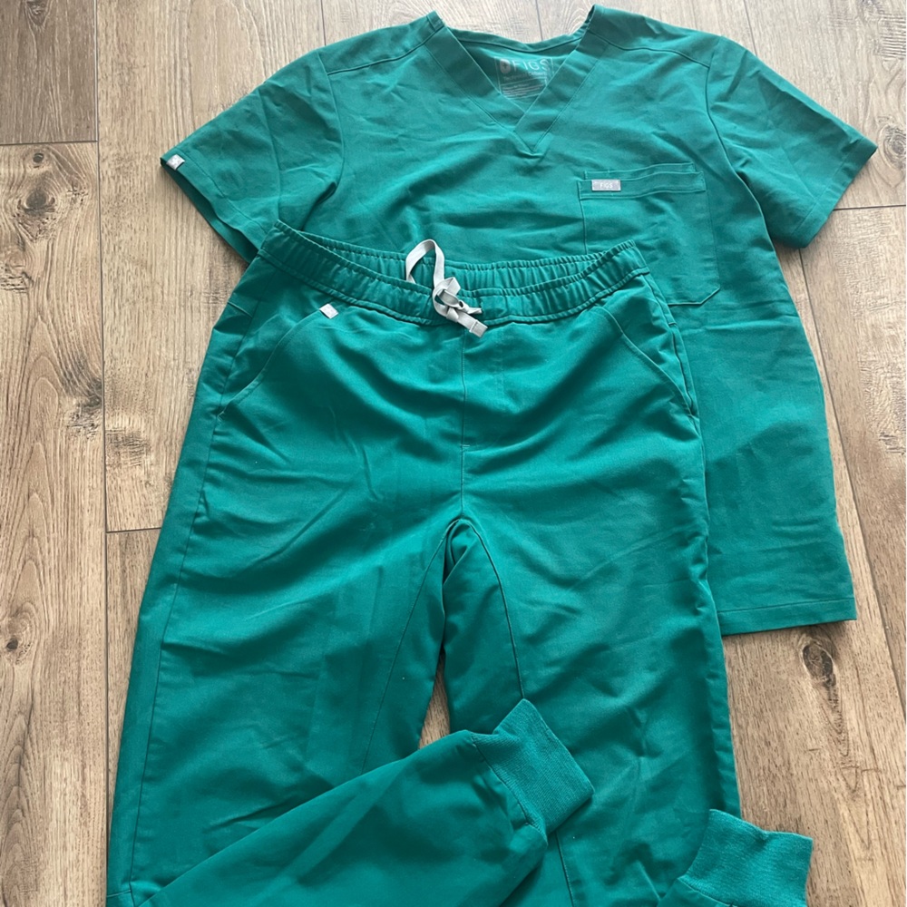 Figs scrub set-hunter green
